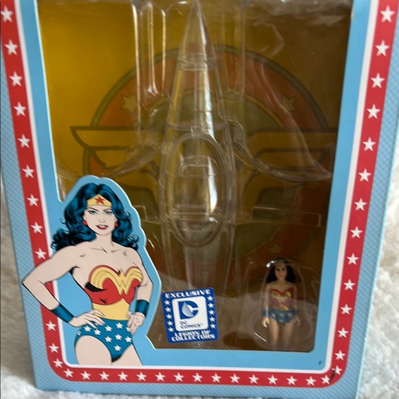 FUNKO EXCLUSIVE DC COMICS Wonder Woman Invisible Jet with Mini Figure - Picture 10 of 15
